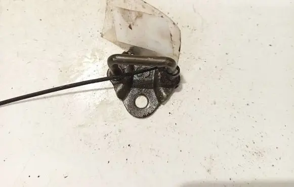 Toyota Avensis T250 Front door lock loop/hook striker 