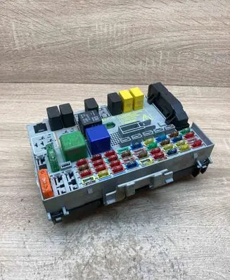 Opel Zafira A Fuse module 24412497 15344887