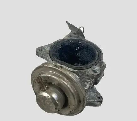 Volkswagen Golf V EGR valve 038129637D
