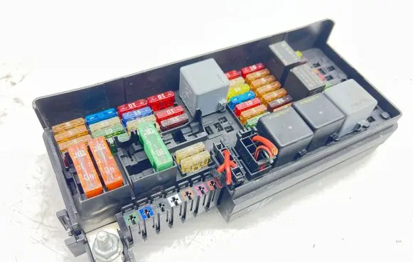 Mercedes-Benz ML W164 Fuse module A1645400272