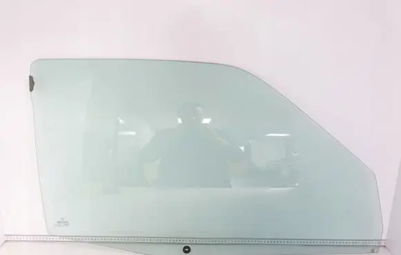 Toyota Camry Sliding door window/glass 