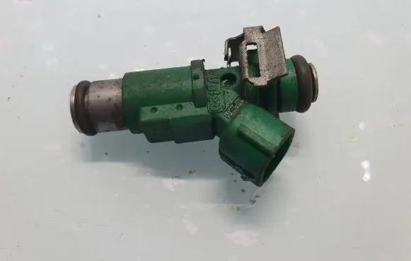 Peugeot 106 Fuel injector