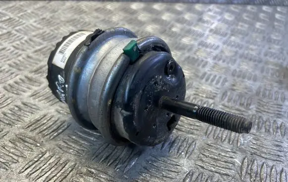 Engine mount bracket