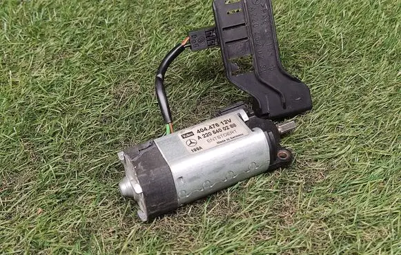 Mercedes-Benz S W220 Steering column adjust motor A2205400288