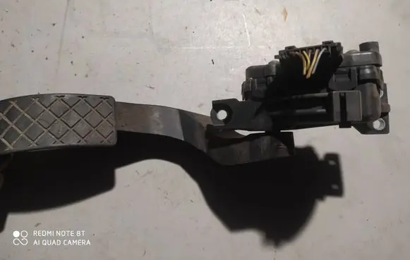 Volkswagen PASSAT B5.5 Accelerator throttle pedal 8D1721523J