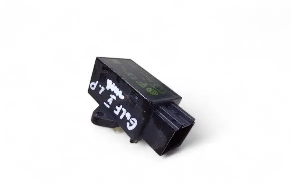 Volkswagen Golf V Seat heating relay 7L0959772
