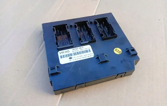 Volkswagen Golf VI Gateway control module 1K0937085D