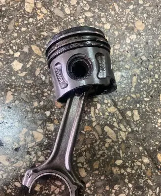 Opel Astra H Piston 06933