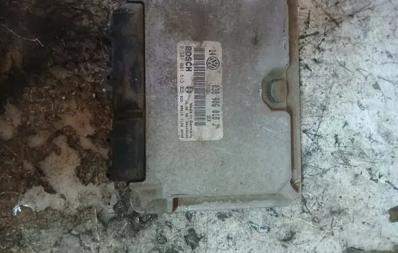 Volkswagen Golf IV Engine control unit/module 038906018J 0281001613