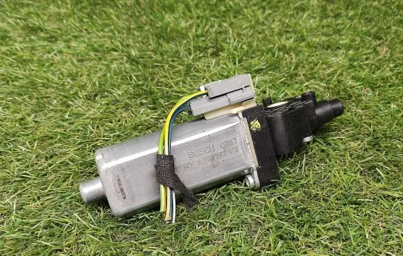 Mercedes-Benz E W212 Seat adjustment motor 0390203402