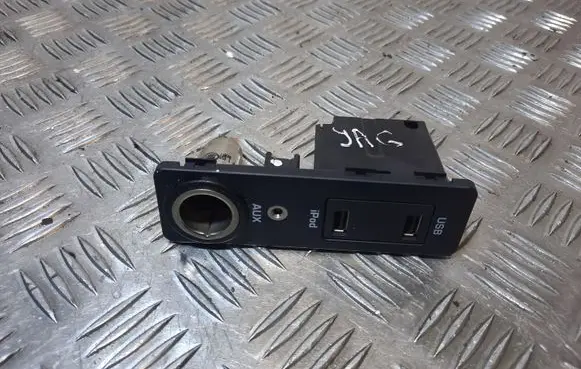 Jaguar XF USB socket connector AW9319C166AA