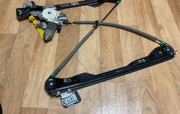 Ford Focus Front door window regulator with motor 119145103 FR0160017DB