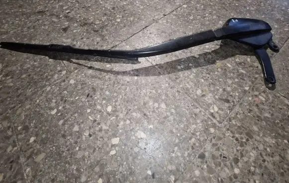 Lexus RX 450H Front wiper blade arm 20761