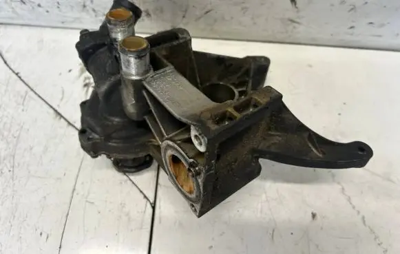 Volkswagen PASSAT B5 Engine mounting bracket 028903143af