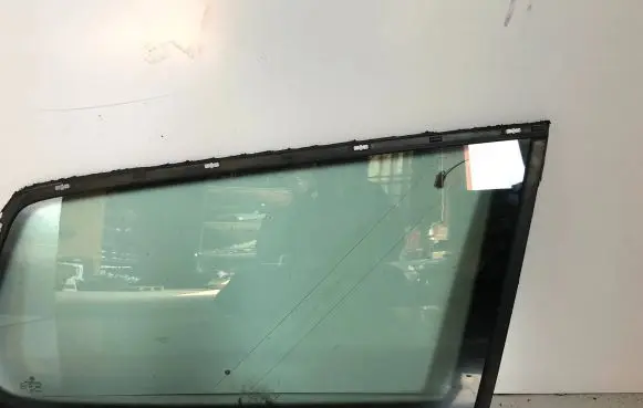 Volkswagen PASSAT B6 Rear side window 43R00021 DOT32M13AS2 E000190