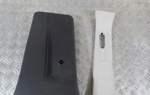 (B) pillar trim (bottom)