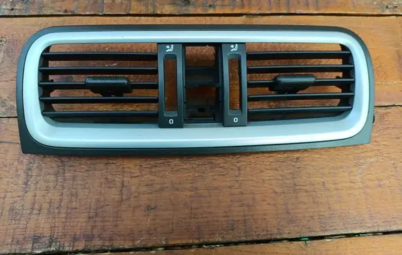 Skoda Fabia Mk2 (5J) Dash center air vent grill 5J0820951S01 5J0820951