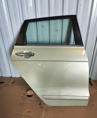 Honda FR-V Rear door