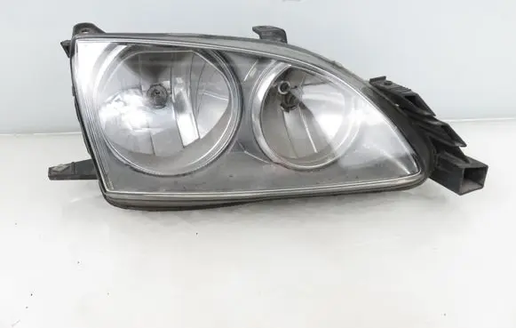 Toyota Avensis T220 Headlight/headlamp 