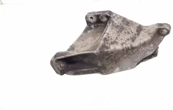 Volkswagen PASSAT B5 Engine mounting bracket 8D0199307L