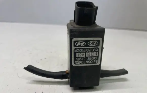 Hyundai Santa Fe Windscreen/windshield washer pump 985103E000