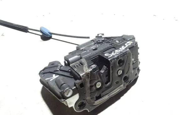 Volkswagen Scirocco Front door lock 5N2837015A