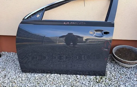 KIA Pro Cee'd III Front door 