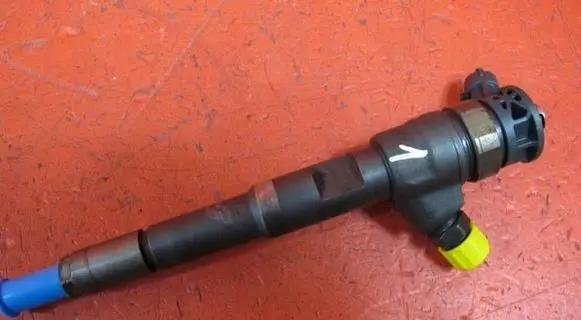 Renault Clio IV Fuel injector 0445110485