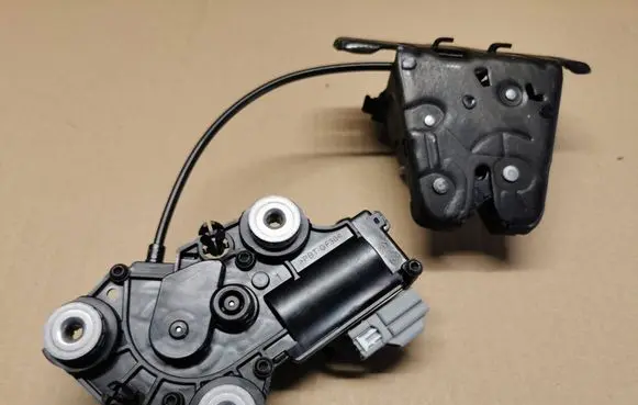 Volvo XC90 Tailgate/trunk/boot lock/catch/latch 32460236DANEK 32460236