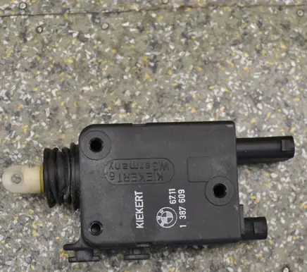 BMW 3 E36 Central locking motor 67111387609