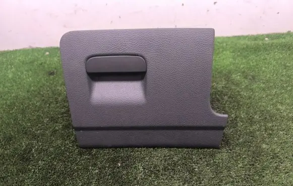 Volkswagen Golf V Glove box 1K1857923