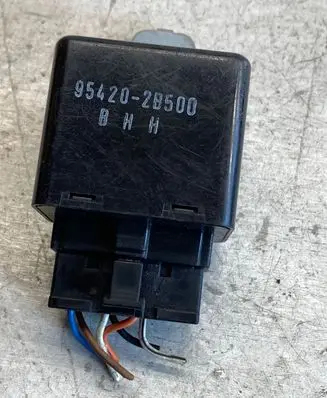 Hyundai Santa Fe Window wiper relay 954202b500