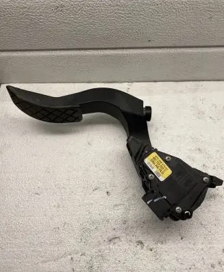 Audi A4 S4 B6 8E 8H Accelerator throttle pedal bracket 8E1723523C
