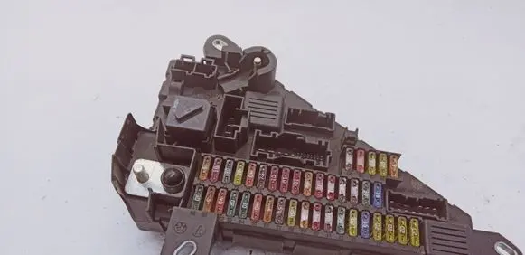 BMW 5 E60 E61 Fuse module 913883001 518956057