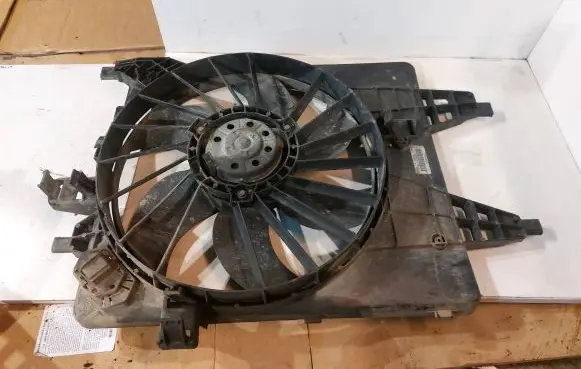 Renault Kangoo II Radiator cooling fan shroud 8200427466 5020505