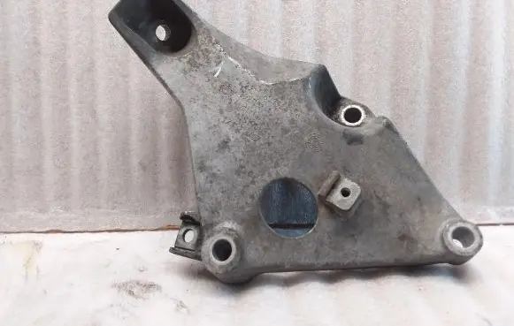 BMW 1 E81 E87 Engine mounting bracket 6775041