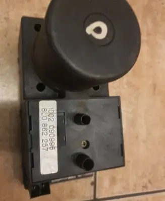 Audi A4 S4 B5 8D Central locking vacuum pump 8L0862257