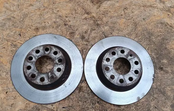 Volkswagen PASSAT B7 Rear brake disc