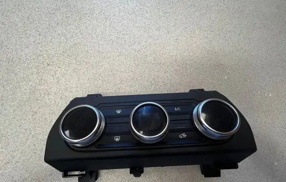 Dacia Sandero III Climate control unit 10089011 215100298R