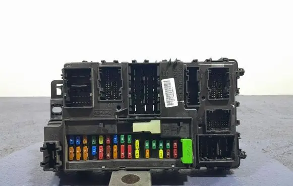 Ford Fusion Fuse box set DG9T-15604