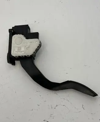 Accelerator throttle pedal
