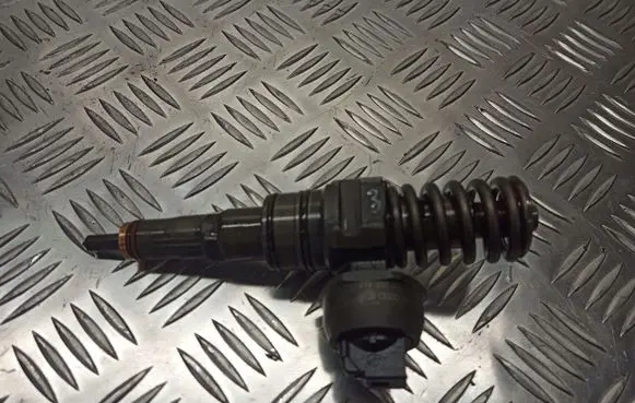 Volkswagen Fox Fuel injectors set 038130073