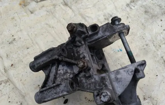 Volkswagen Transporter - Caravelle T5 Engine mounting bracket 070199343B