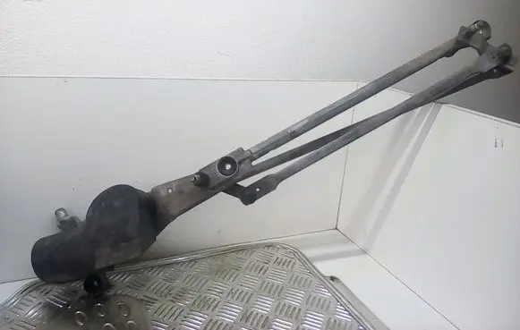 Ford Focus Front wiper linkage and motor 084323