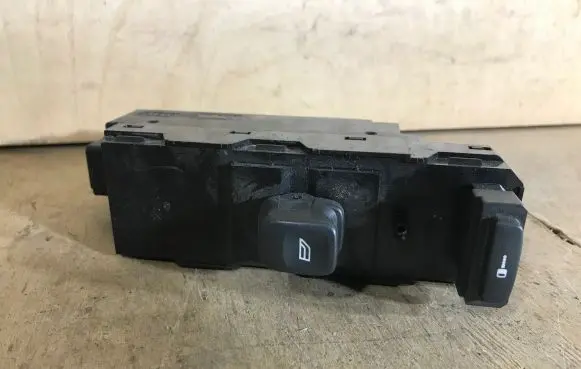 Volvo S60 Electric window control switch 30658117 MP433100205