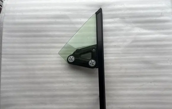Toyota GR 86 Front vent window/glass (coupe) 61011CC210 61011CC211