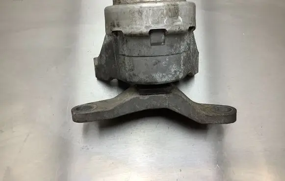 Ford S-MAX Engine mount bracket 