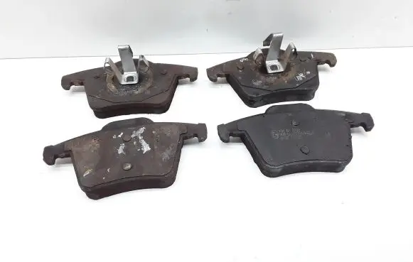 Volvo XC90 Brake pads (front) 