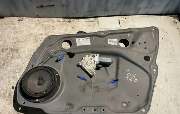 Mercedes-Benz B W245 Front window lifting mechanism without motor A1697200279
