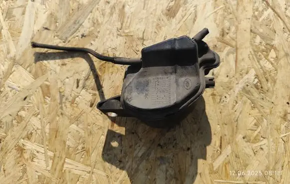 Vacuum air tank